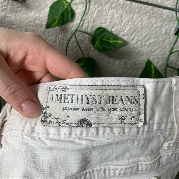 Amethyst Jeans White Denim Shorts - Picture 4 of 5
